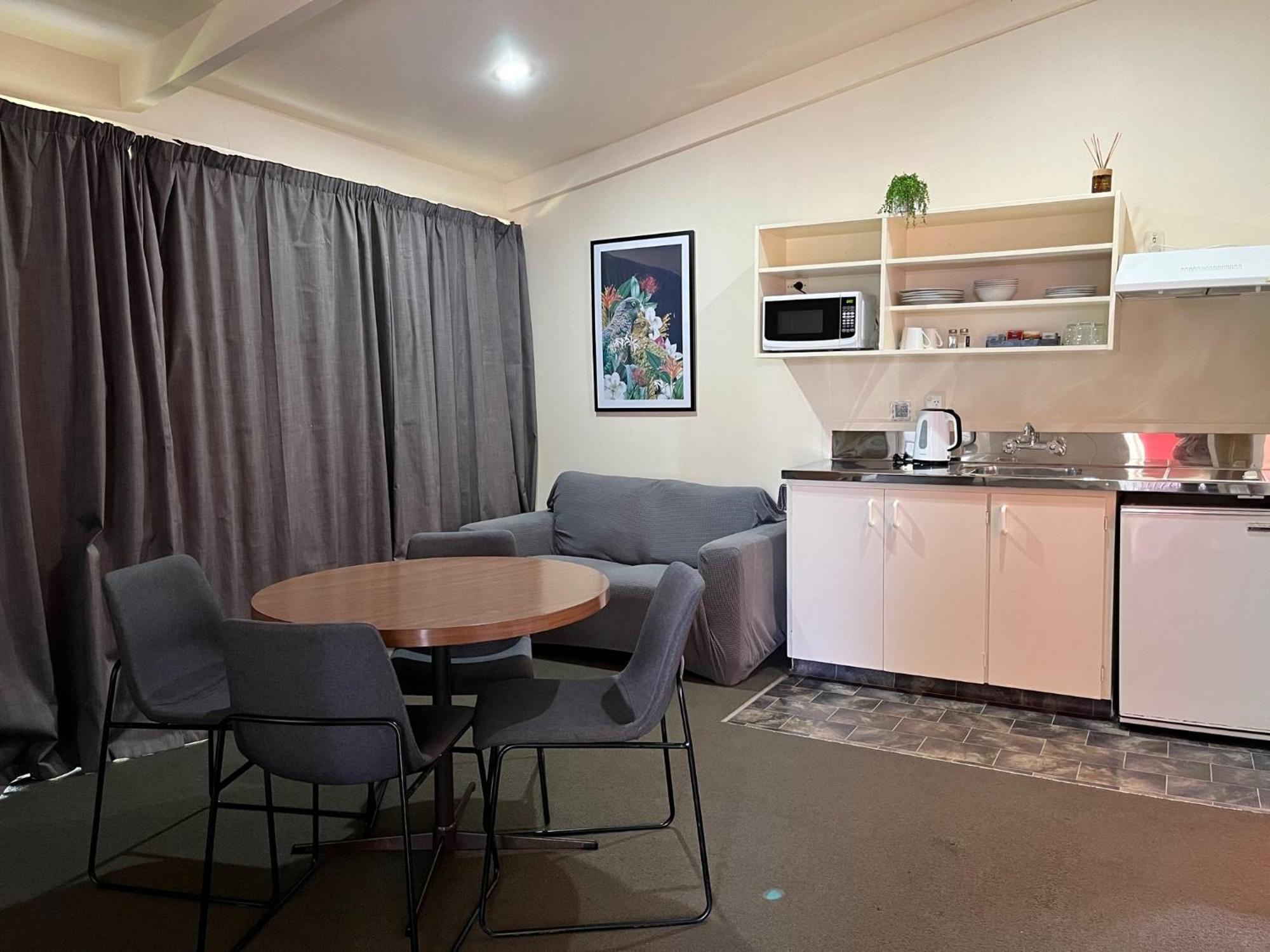 Caves Motor Inn Te Kuiti Exterior photo